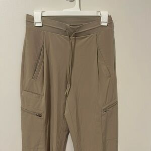 Athleta Venture Pant Tan Cream Hiking Travel Confy Jogger Size 0